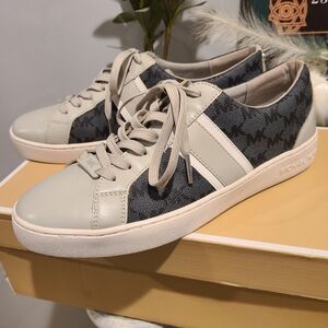 Michael Kors Shoes size 9.5